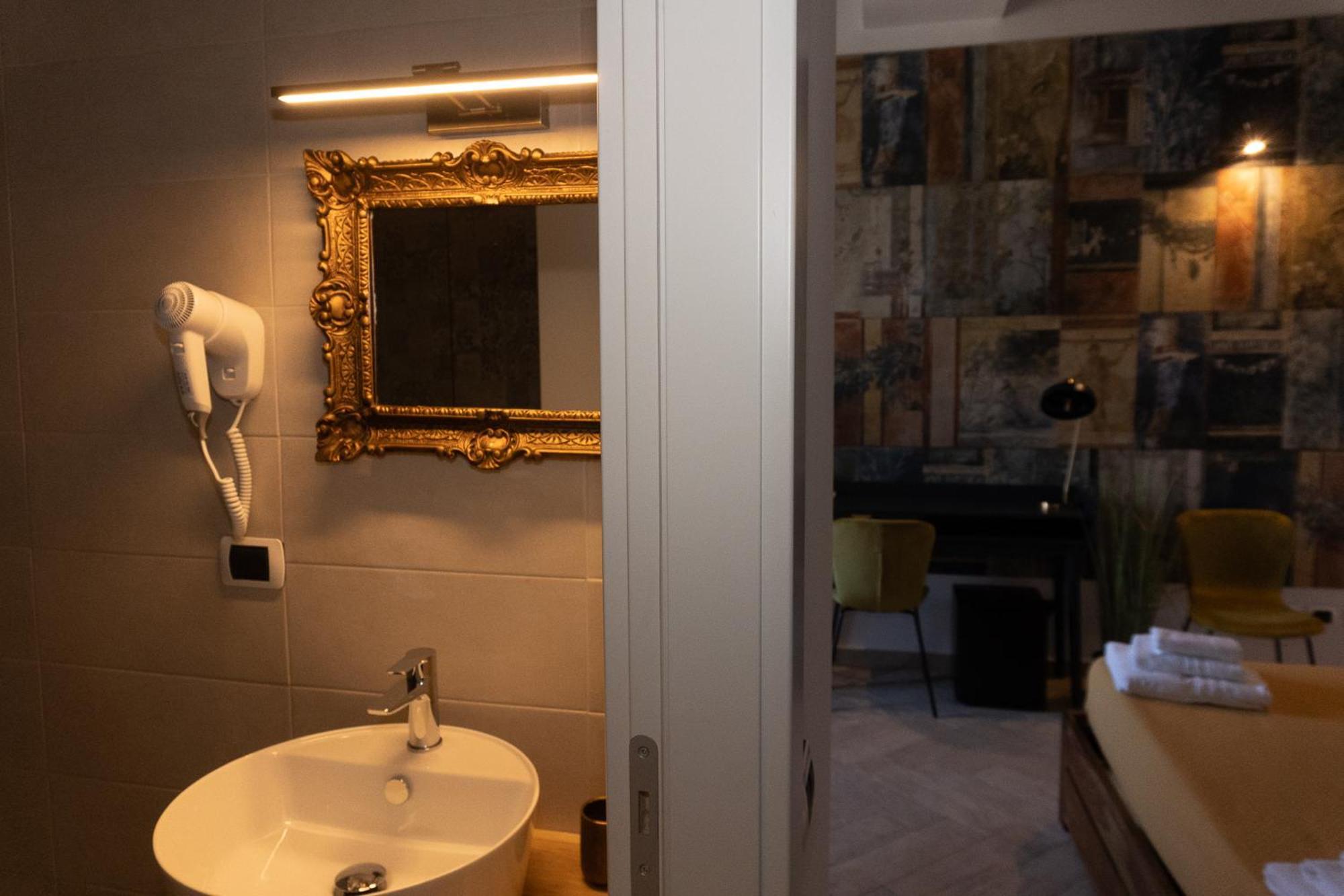 Le Boutique Luxury Rooms Diffused In Historic Center Fiumicino Exteriör bild
